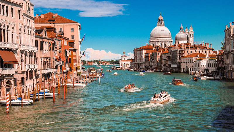 Discover the Best of Art in Italy: Cities, Galleries, and Workshops